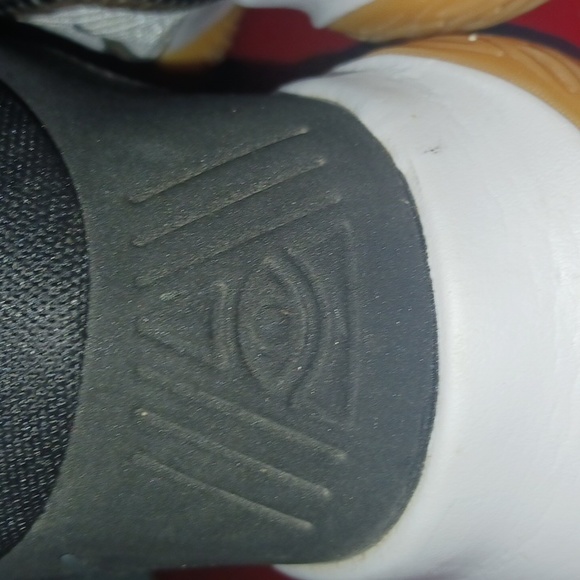 Nike Kyrie Flytrap IV basketball shoes - Picture 10 of 10